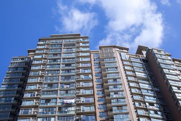 楼上管道漏水侵害楼下业主什么权益